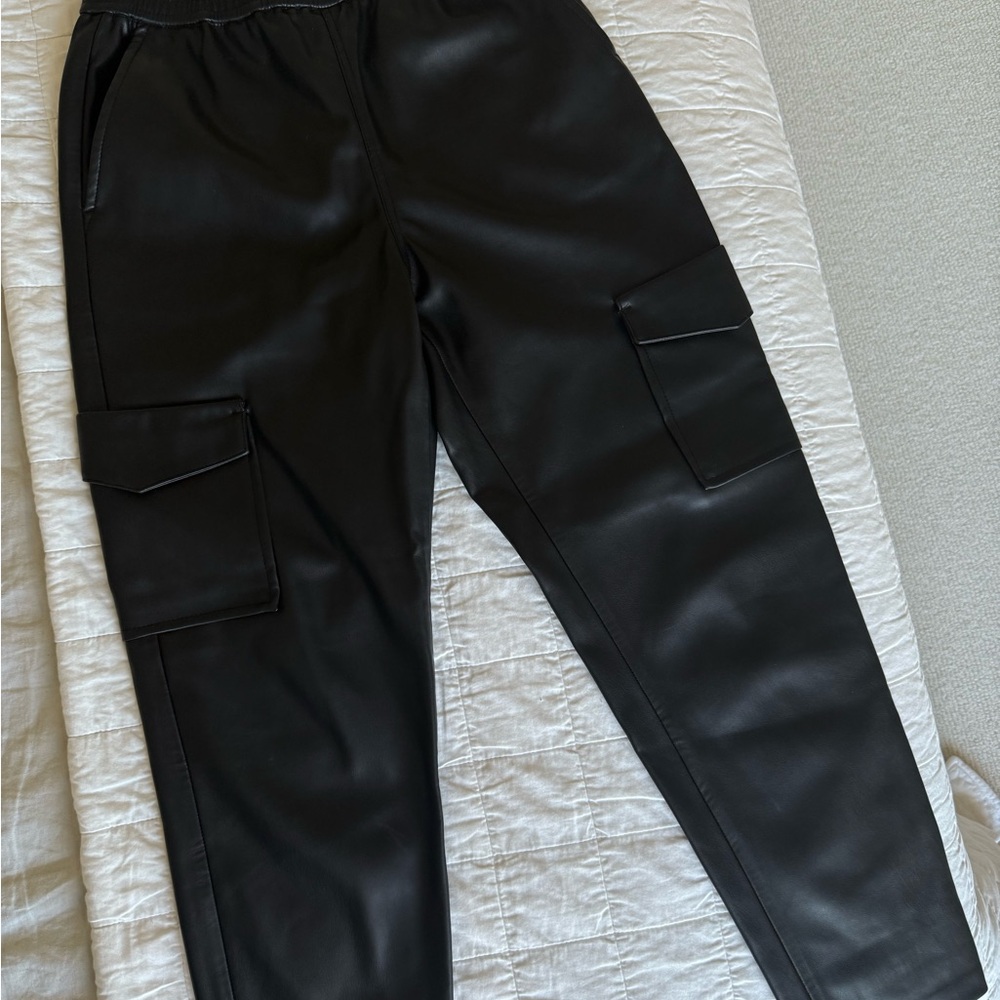 Zara Women's Black faux leather Cargo Pants